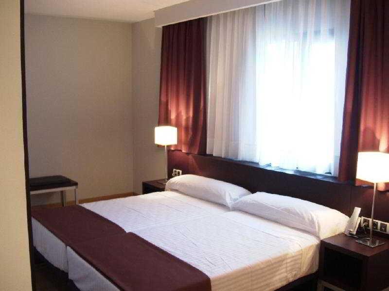 Hotel Plazaola Irurtzun Zimmer foto